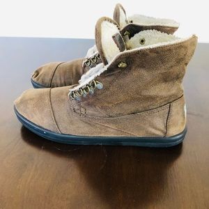Toms mens boots size 10.5